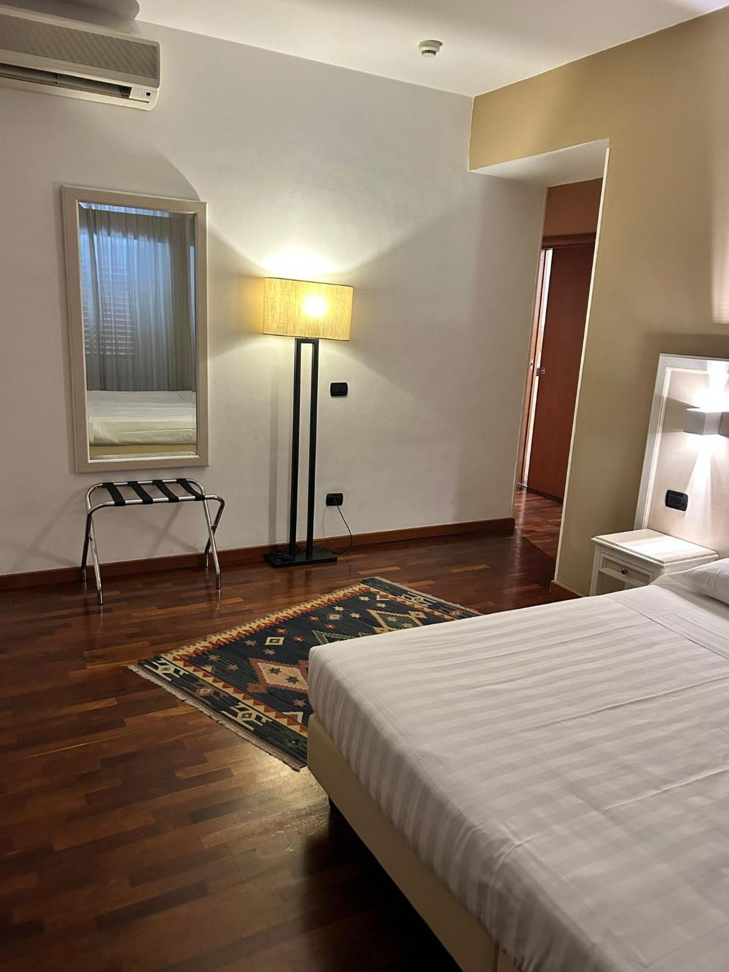 Inn Rome Rooms & Suites Exteriör bild