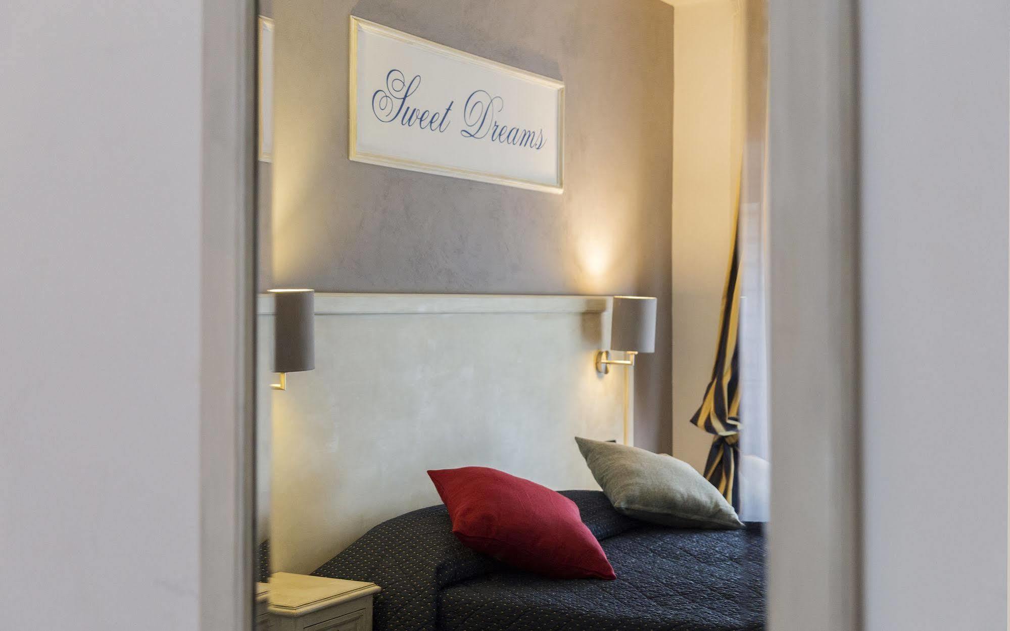 Inn Rome Rooms & Suites Exteriör bild