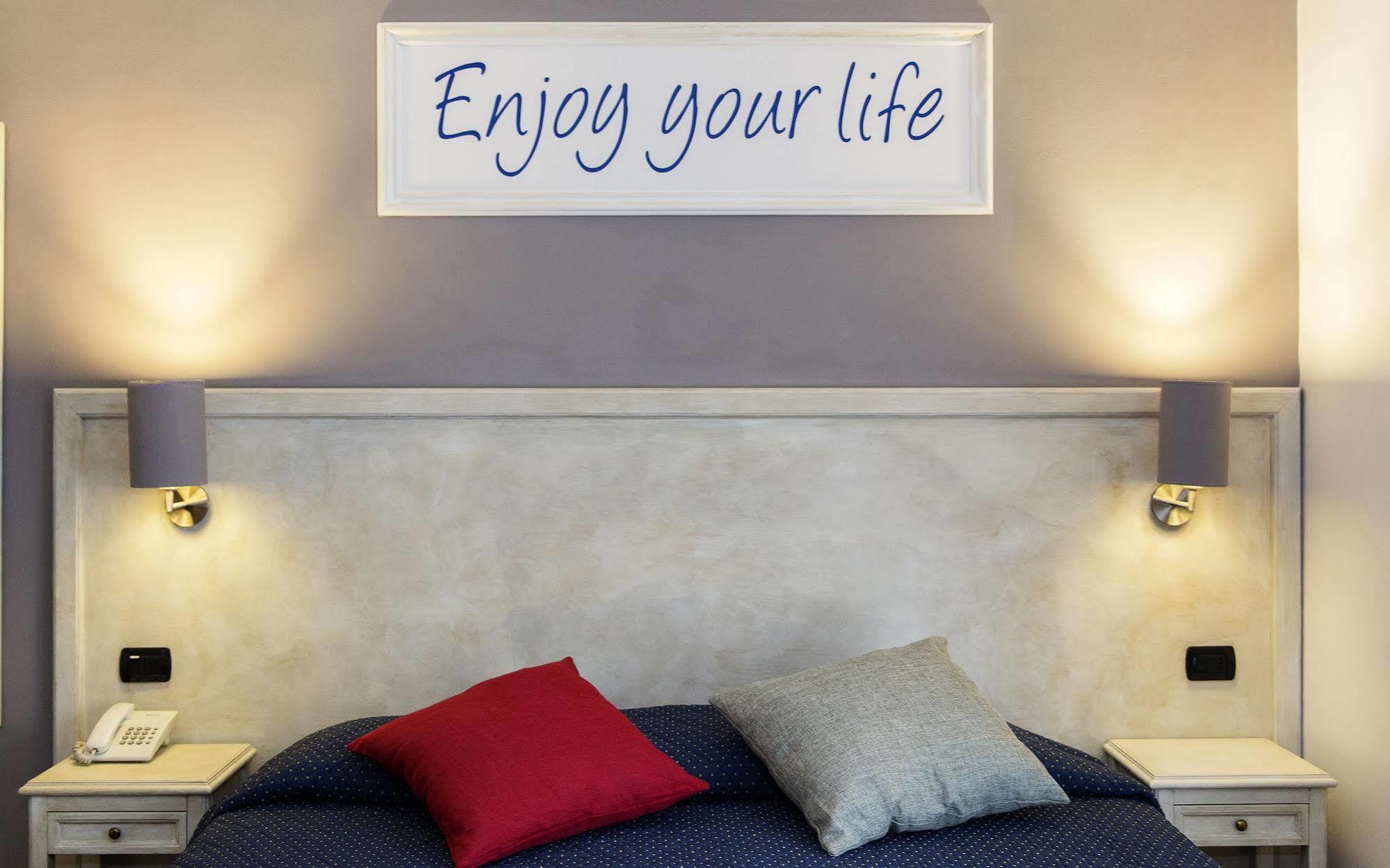 Inn Rome Rooms & Suites Exteriör bild